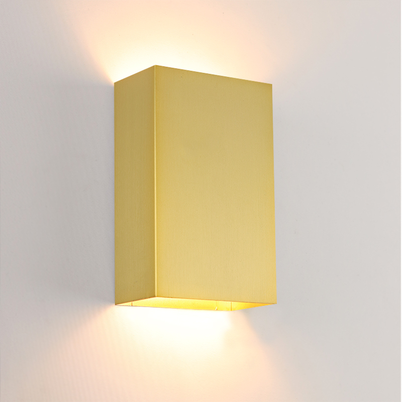 Applique da parete in ottone moderna, Perry