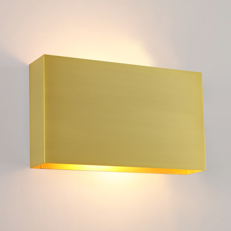 Applique da parete in ottone moderna, Perry