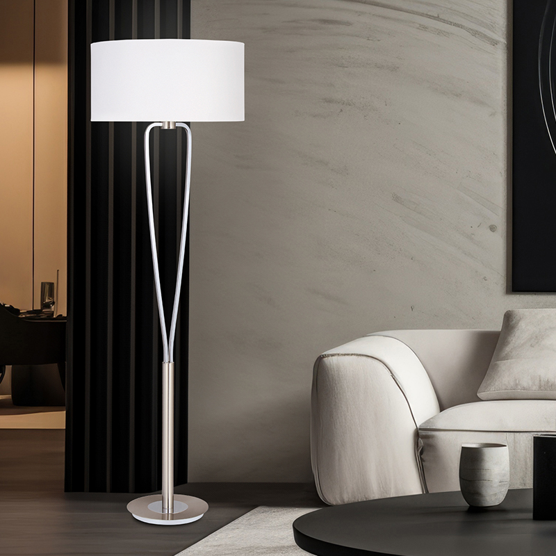 Lampada da terra moderna in nichel, Lola, con interruttore
