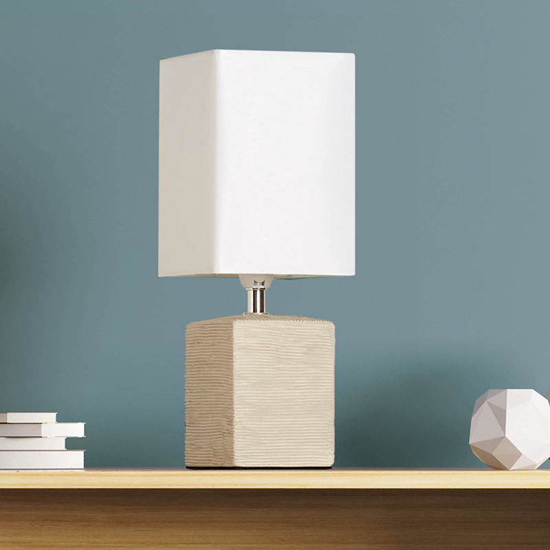 Lampada da tavolo in ceramica bianca, Karola, con interruttore