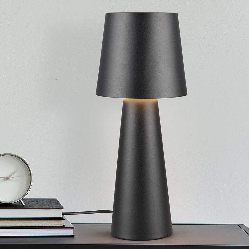 Lampada da tavolo moderna nera, Lillyam, con interruttore