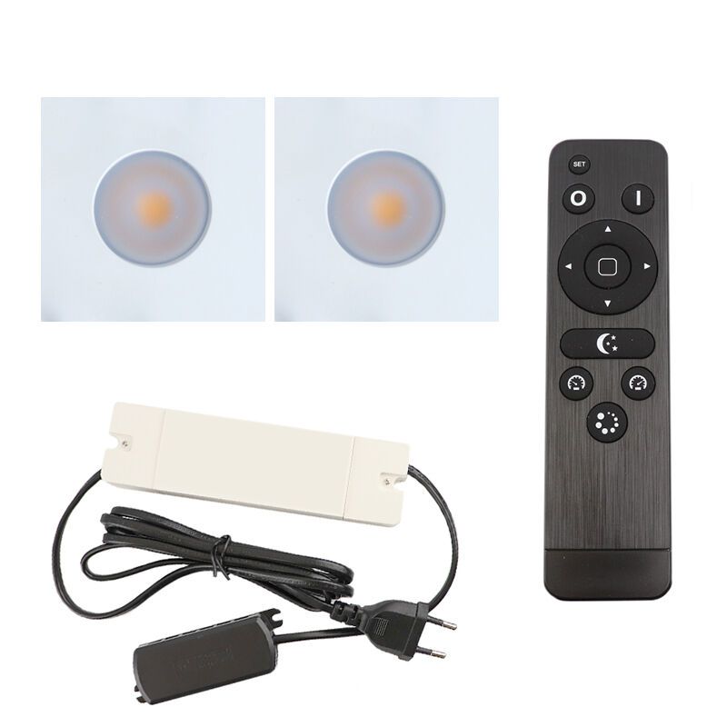 2 faretti da incasso bianchi quadrati per veranda Dico, IP65, con set di connessione e telecomando 2 faretti da incasso bianchi quadrati per veranda Dico, IP65, con set di connessione e telecomando