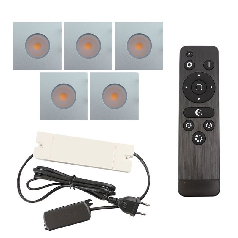 5 faretti da incasso cromati quadrati per veranda Dico, IP65, con set di connessione e telecomando 5 faretti da incasso cromati quadrati per veranda Dico, IP65, con set di connessione e telecomando