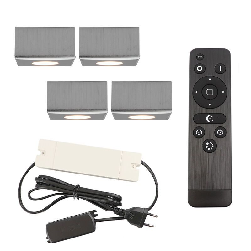 4 faretti da superficie cromati quadrati per veranda Fredo, IP44, con set di connessione e telecomando 4 faretti da superficie cromati quadrati per veranda Fredo, IP44, con set di connessione e telecomando