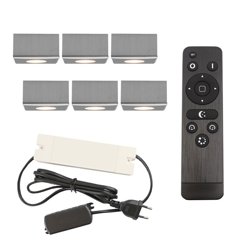 6 faretti da superficie cromati quadrati per veranda Fredo, IP44, con set di connessione e telecomando 6 faretti da superficie cromati quadrati per veranda Fredo, IP44, con set di connessione e telecomando