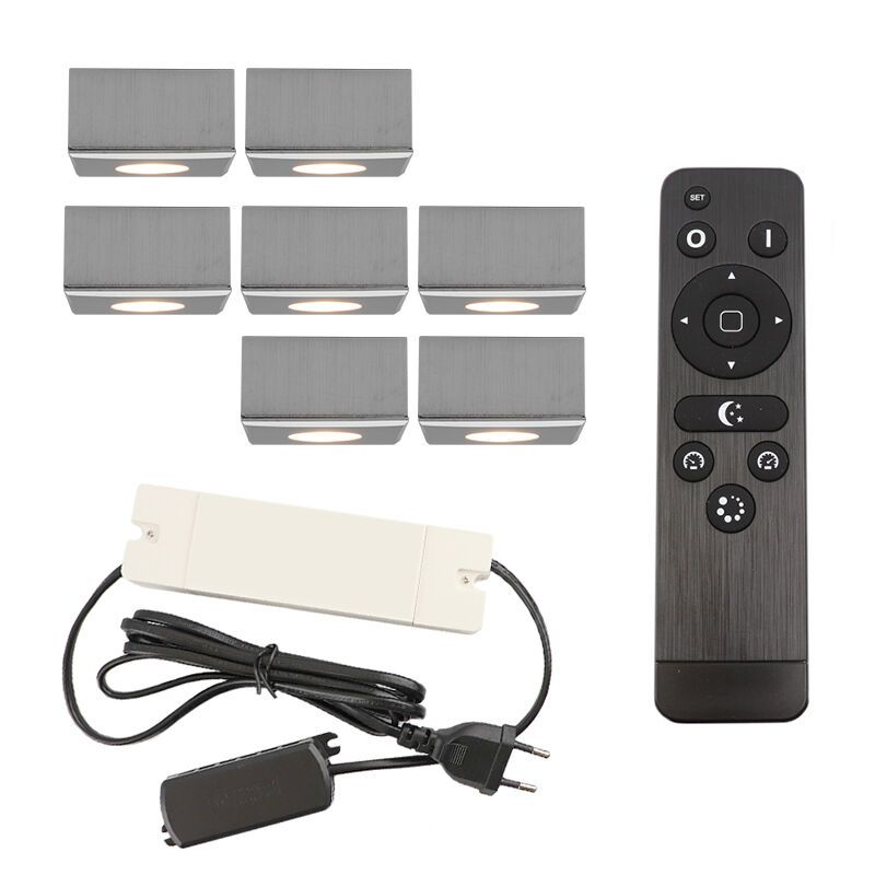 7 faretti da superficie cromati quadrati per veranda Fredo, IP44, con set di connessione e telecomando 7 faretti da superficie cromati quadrati per veranda Fredo, IP44, con set di connessione e telecomando
