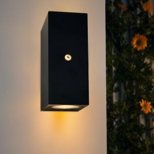 Applique da esterno con sensore crepuscolare nera moderna, Corella, IP54