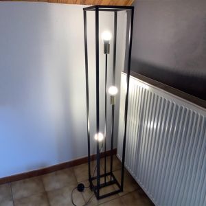 Lampada da terra moderna nera, Fabrice, con interruttore