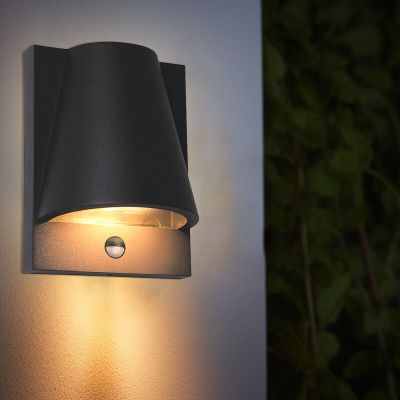 Applique da esterno con sensore di movimento nera moderna, Luana, IP43