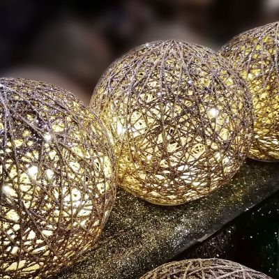 Palla di Natale da 20 cm con 30 LED, a batteria