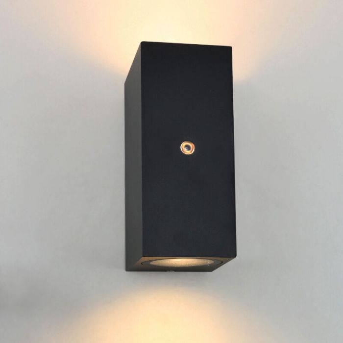 Applique da esterno con sensore crepuscolare nera moderna, Corella, IP54