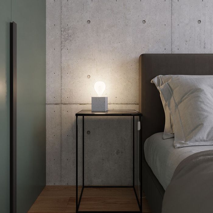 Lampada da tavolo in cemento grigia, Anniko