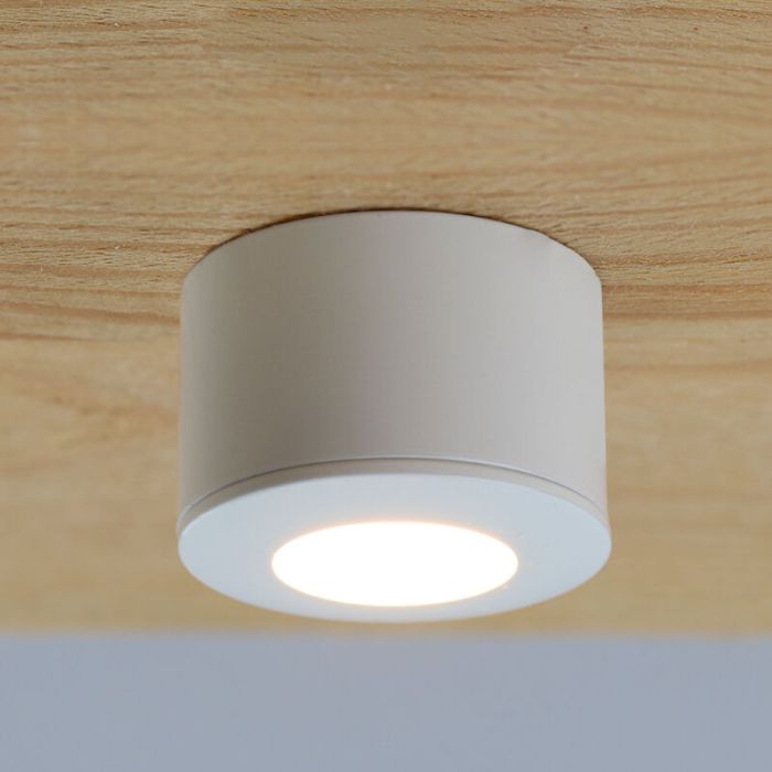 6 faretti da superficie bianchi tondi per veranda Vasso, IP44, con set di connessione e telecomando