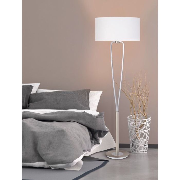 Lampada da terra moderna in nichel, Lola, con interruttore