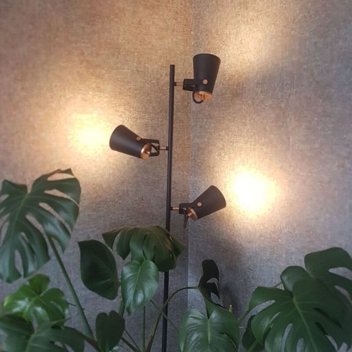 Lampada da terra moderna nera, Skals, con interruttore