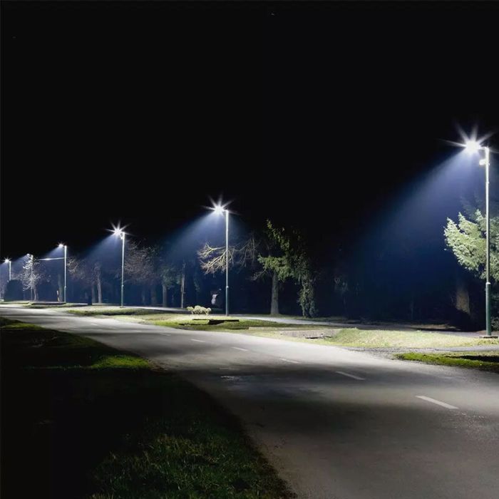 Bisolux lampione stradale LED Garry, 90W, 6000K, garanzia di 5 anni